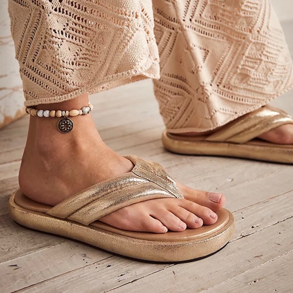 🌟FREE PEOPLE Wonderland Thong Sandals-Size 7